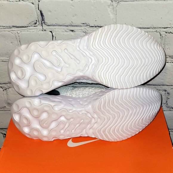 Brand New Women's Nike Phantom Run 2 - Picture 6 of 7